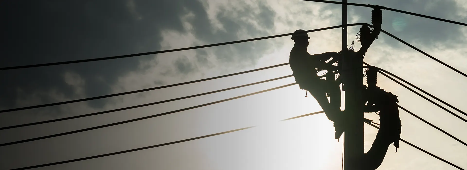 Image of lineman, climbing an electrical pole in Clarksville TN